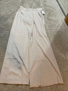Size 6 Pants never worn